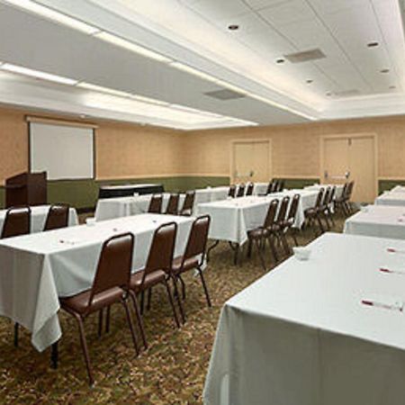 Ramada Burlington Hotel And Conference Center Dış mekan fotoğraf