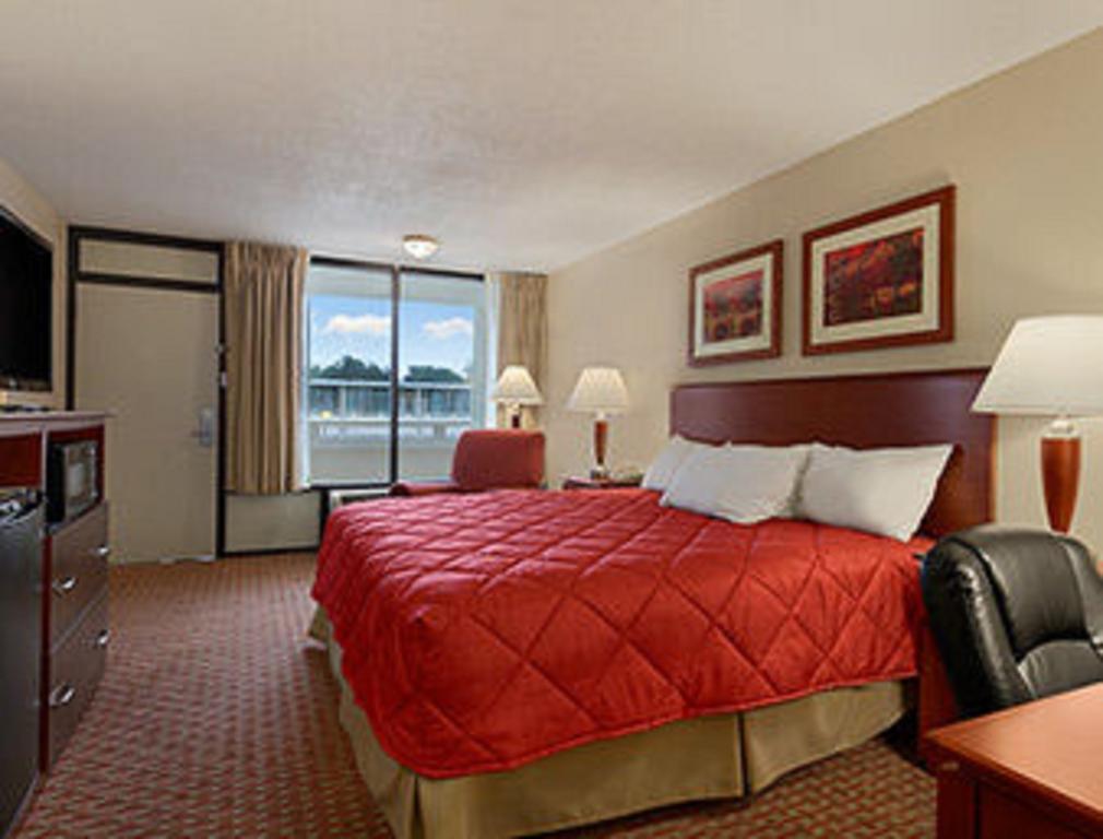 Ramada Burlington Hotel And Conference Center Oda fotoğraf