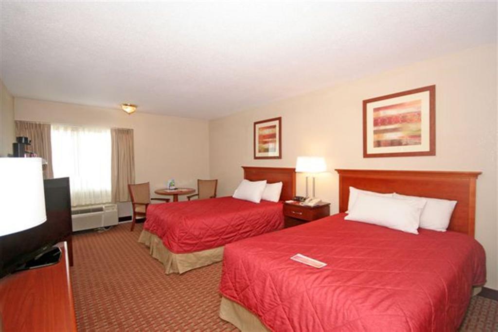 Ramada Burlington Hotel And Conference Center Oda fotoğraf