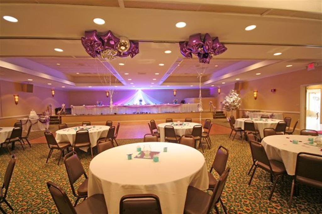 Ramada Burlington Hotel And Conference Center Dış mekan fotoğraf