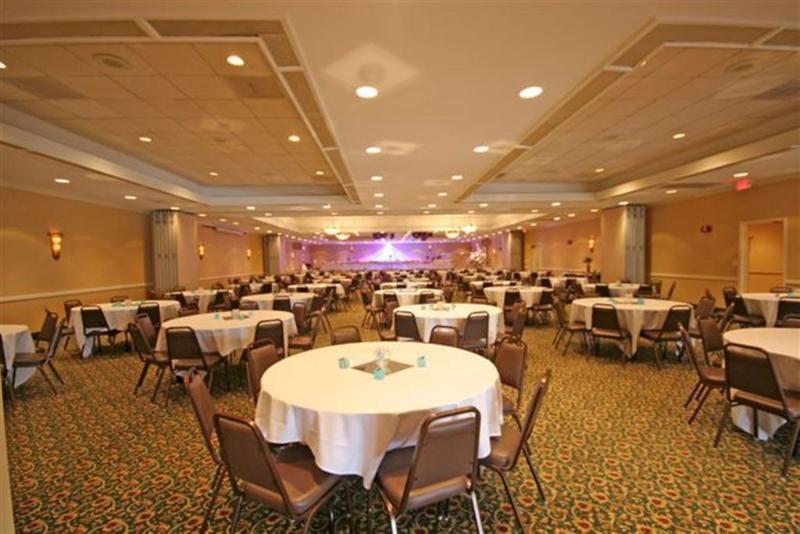 Ramada Burlington Hotel And Conference Center Dış mekan fotoğraf