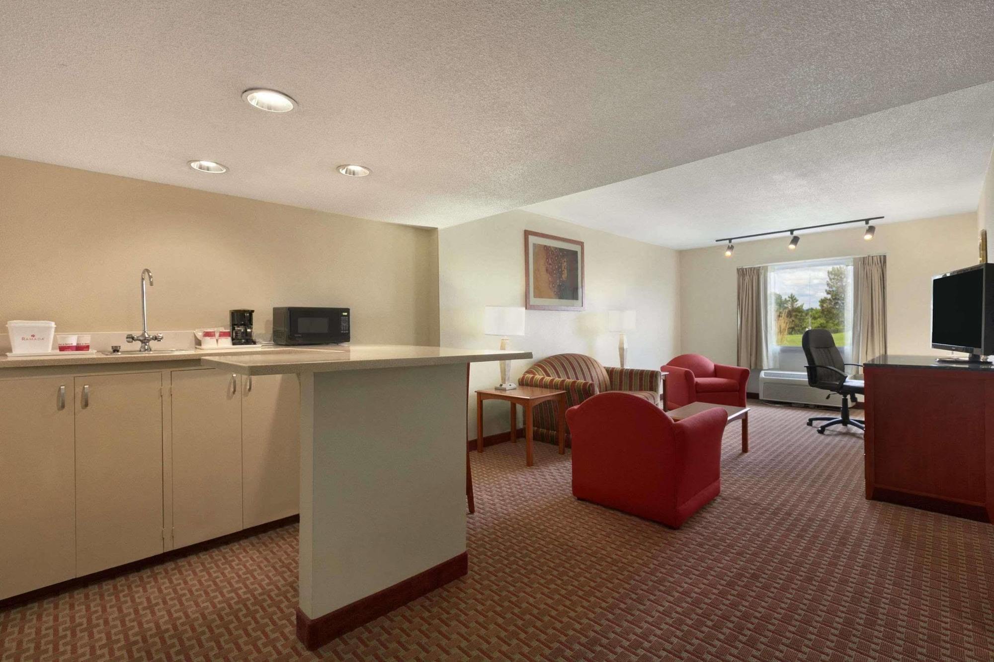 Ramada Burlington Hotel And Conference Center Dış mekan fotoğraf